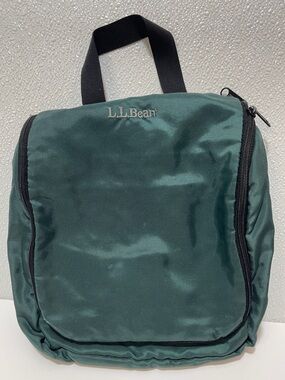 L.L. Bean Men’s Forest Green Toiletry Kit with Black Handle
